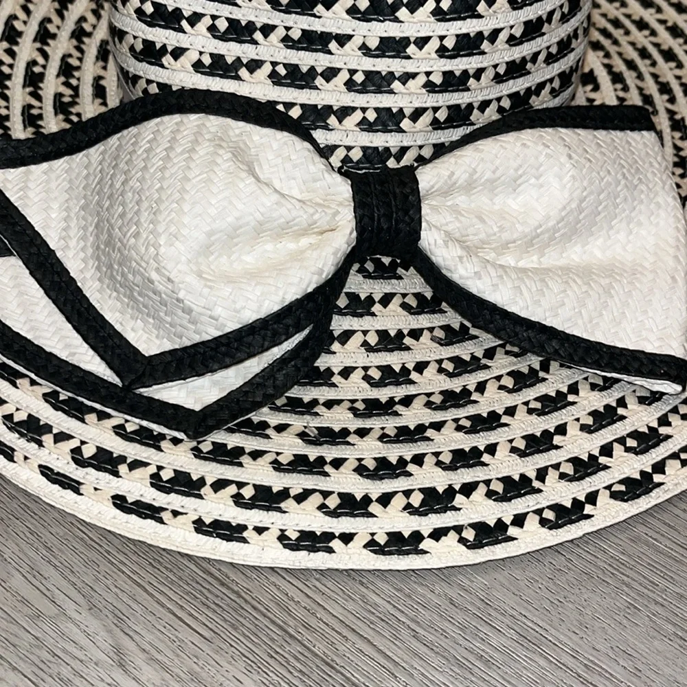 Like new something special hat